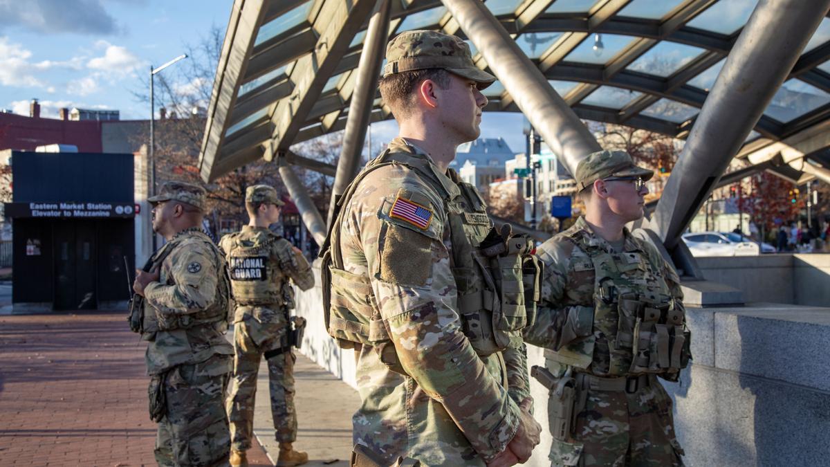 Guardias nacionales desplegados en Washington.