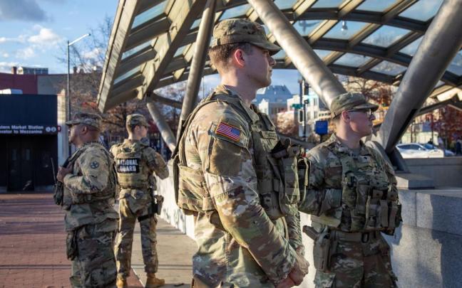 Guardias nacionales desplegados en Washington.