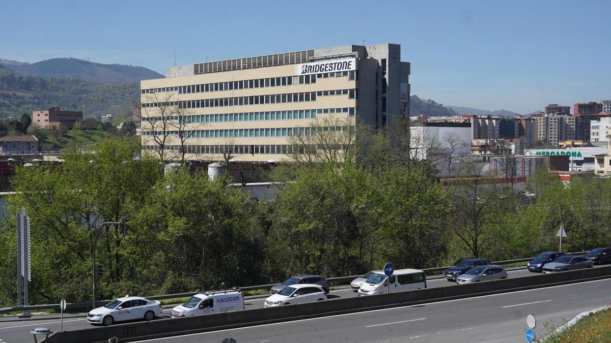 Bridgestone plantea un despido colectivo de 335 trabajadores de la planta de Basauri