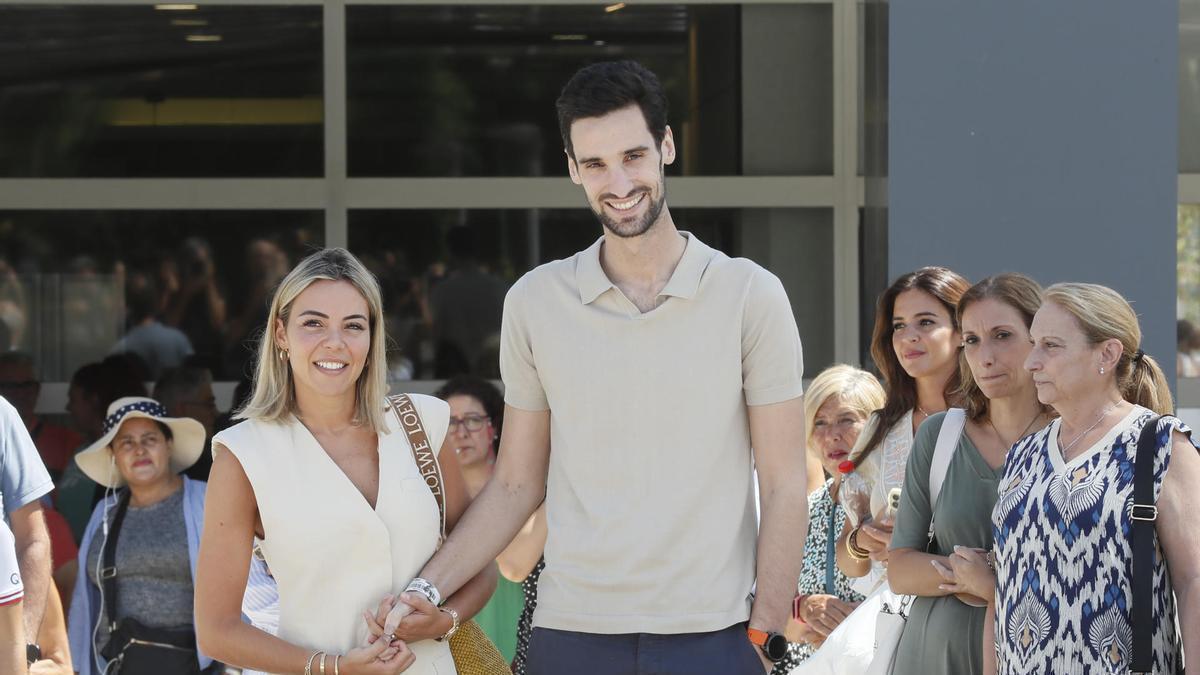 Sergio Rico y su mujer, Alba Silva.