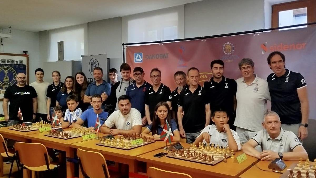 Plantel de jugadores participantes en el Anaitasuna-Kakute Blitz