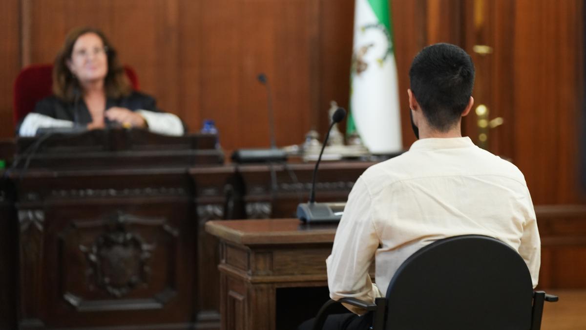 El inculpado en el juicio de la joven Ana Buza en el banquillo de los acusados