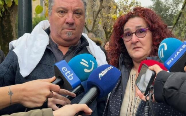 Los padres del Iurgi a la salida del juicio en Gernika el pasado mes de noviembre