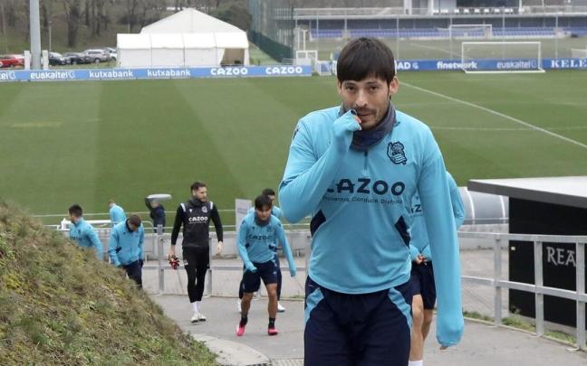 David Silva, antes de un entrenamiento en Zubieta. / JAVIER COLMENERO