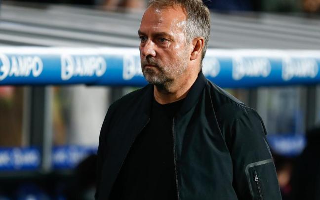 El entrenador del Barcelona, Hansi Flick, en Anoeta. / AFP7 VÍA EUROPA PRESS