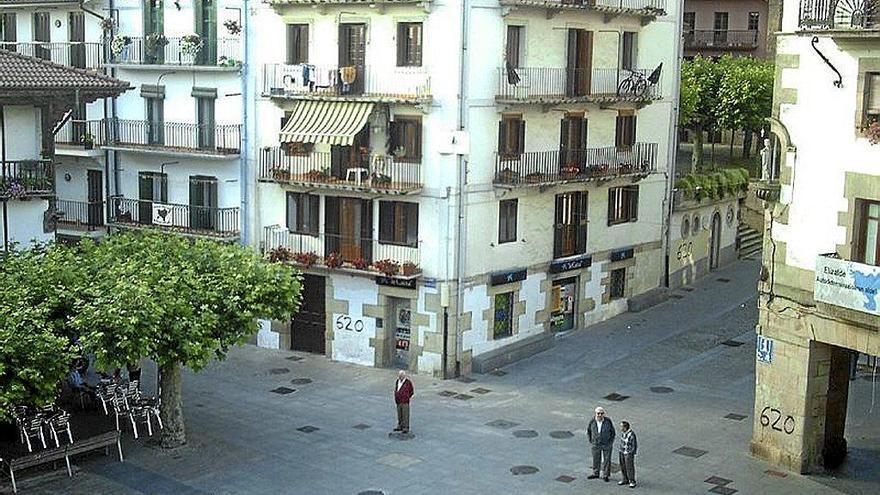 Doneztebe plaza, Elizalde auzoan.