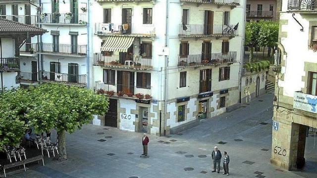 Doneztebe plaza, Elizalde auzoan.