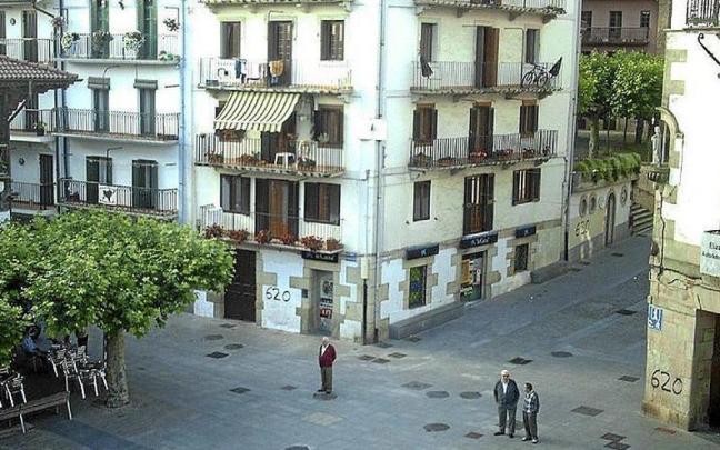 Doneztebe plaza, Elizalde auzoan.