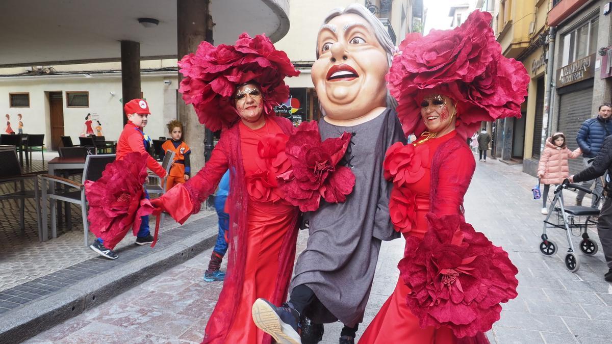 El Sábado de Carnaval inunda de disfraces Debabarrena