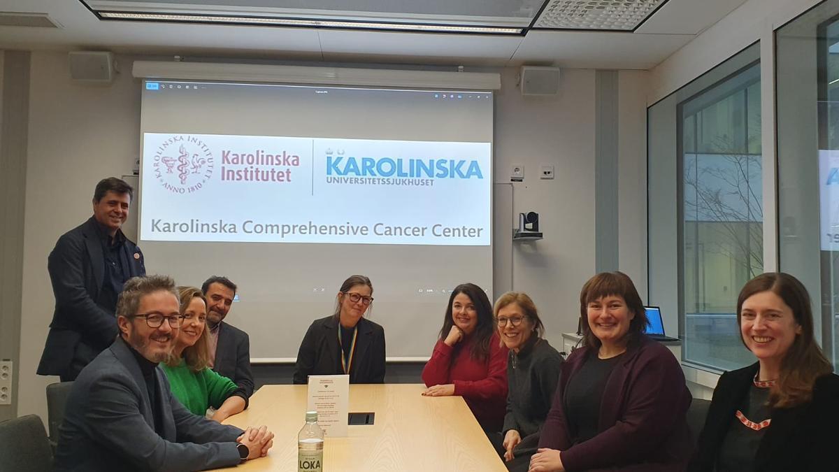 Tamayo y el resto de la delegación vasca en el Karolinska Comprehensive Cancer Center.