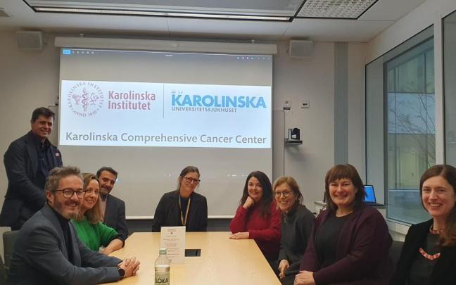 Tamayo y el resto de la delegación vasca en el Karolinska Comprehensive Cancer Center.