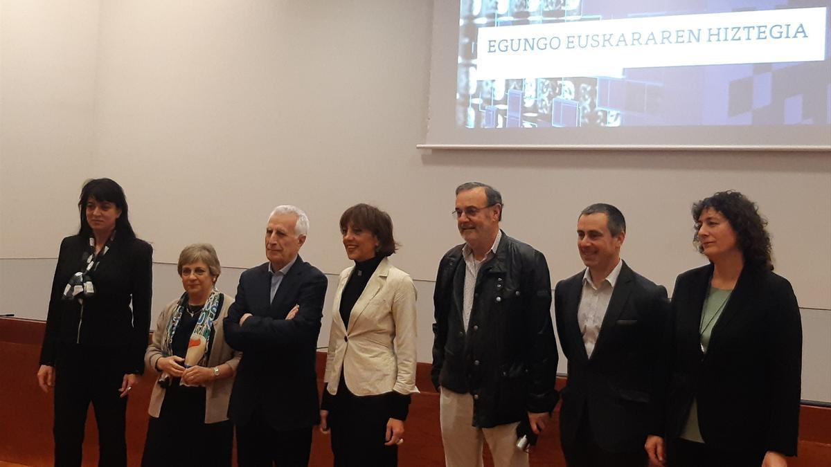 Presentación del 'Egungo Euskararen Hiztegia' en la UPV/EHU.