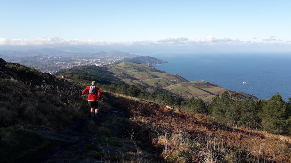 Bajando con Donosti y el mar de fondo