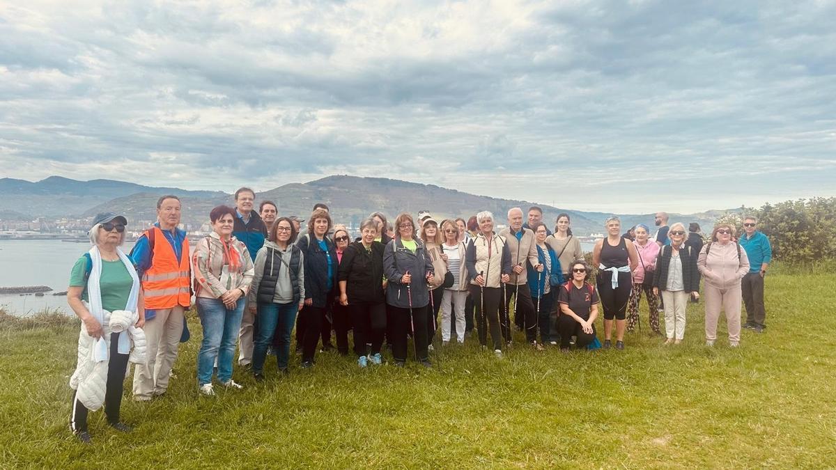 El consejero de Salud, Alberto Martínez, en el paseo popular por Getxo.