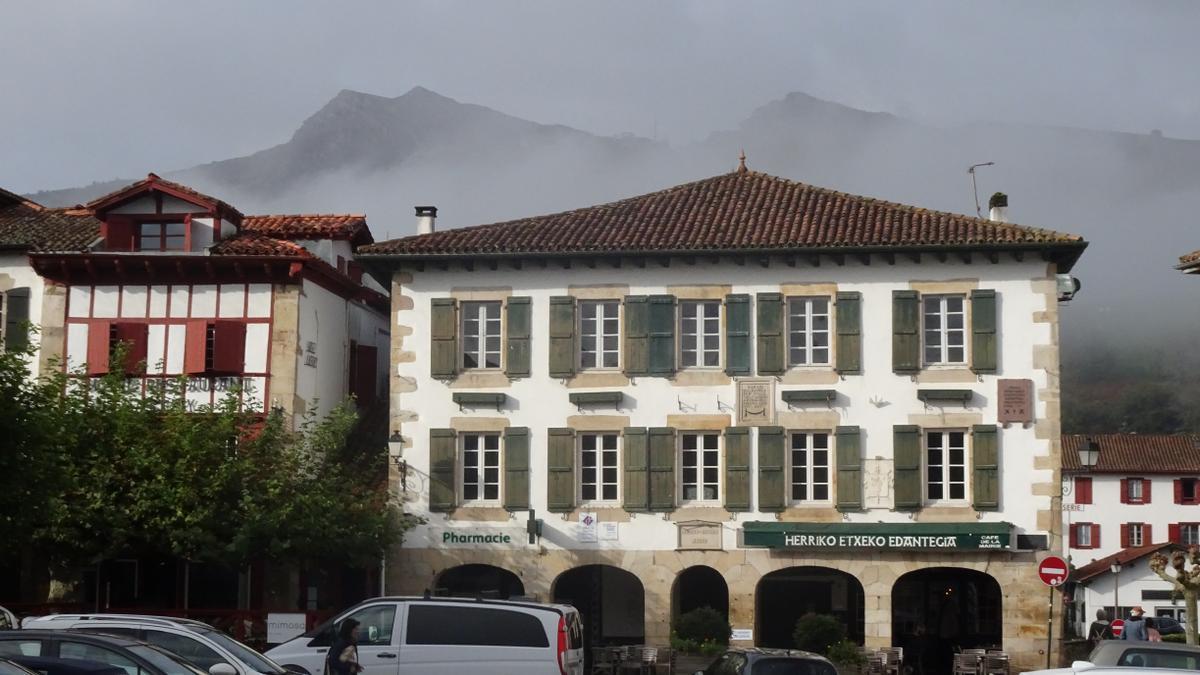 El pueblo de Sara envuelto en niebla.
