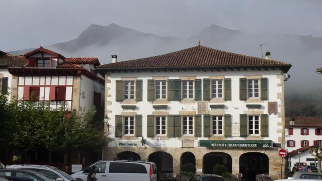 El pueblo de Sara envuelto en niebla.