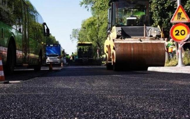 Gasteizko Udalak 1,6 milioi euro mobilizatu ditu hiriko hainbat kaletan asfaltoa berritzeko.