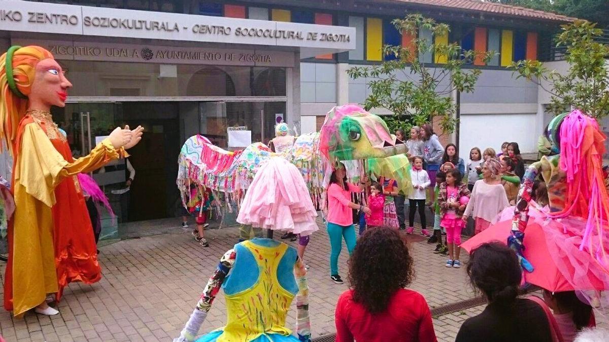 Bienvenida a Eguzki Mari en una pasada edición de la Eguzkijaia de Zigoitia