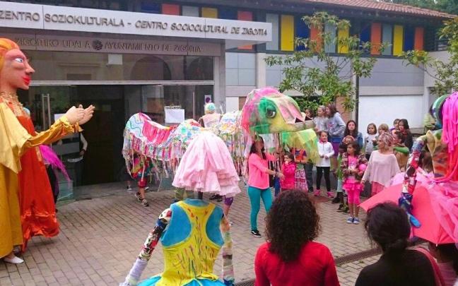 Bienvenida a Eguzki Mari en una pasada edición de la Eguzkijaia de Zigoitia