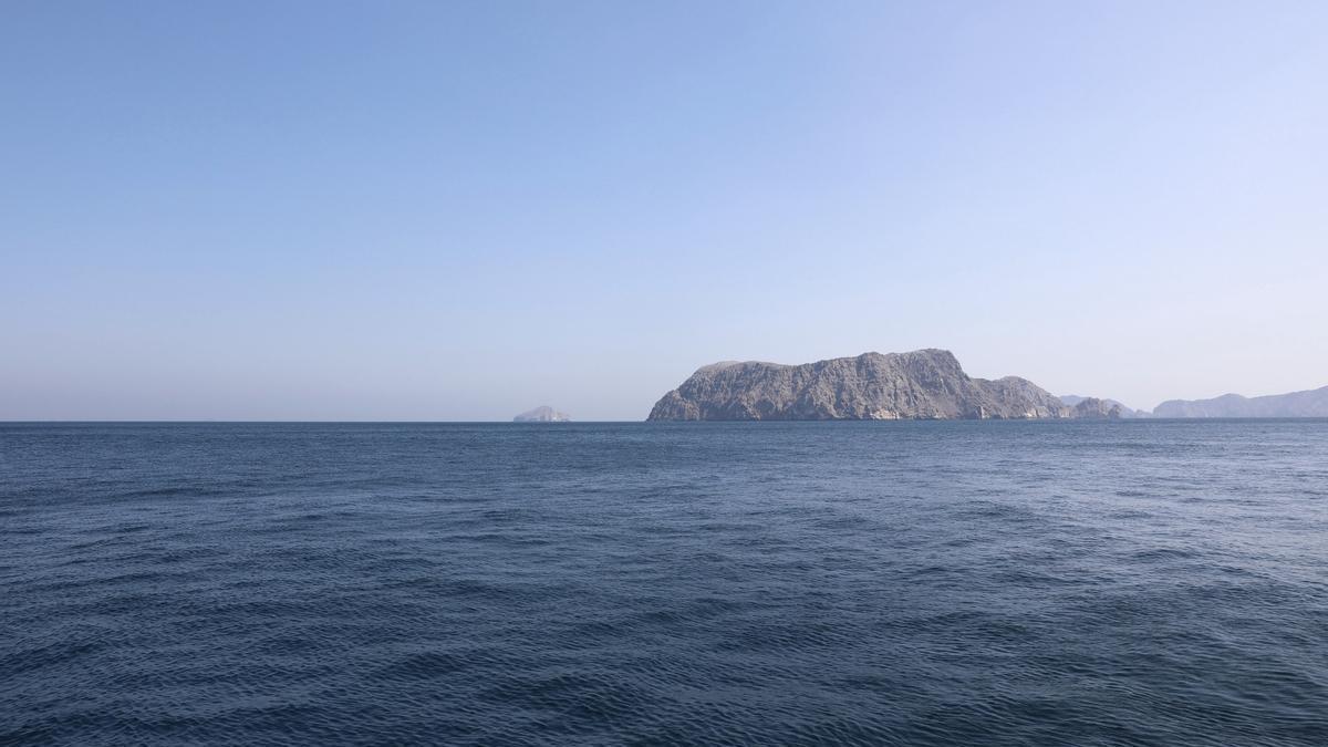 Emiratos exige la "restitución" del estrecho de Ormuz para reducir la "presión" energética