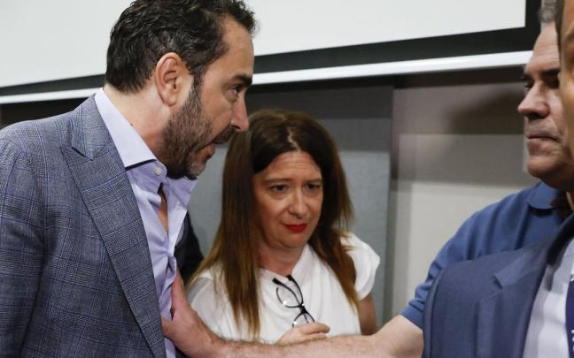 Aldama irrumpe en la comparecencia de Leire Díez: "¡Eres una sinvergüenza y una mentirosa!" / NTM Aldama irrumpe en la comparecencia de Leire Díez: "¡Eres una sinvergüenza y una mentirosa!"
