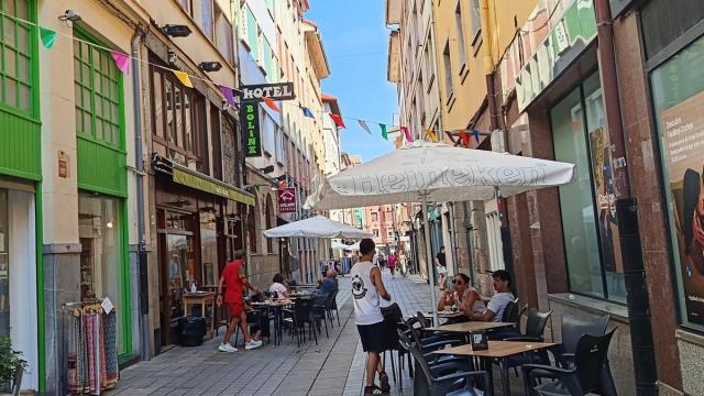 Desde la formación jeltzale remarcan que el turismo genera oportunidades económicas e intensifica la actividad local
