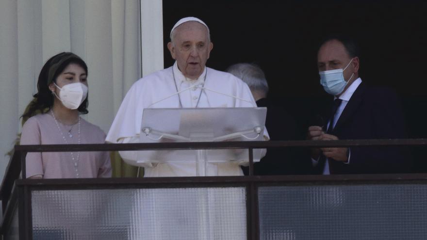 El Papa reza 'El Ángelus', desde el balcón del hospital Policlinico Gemelli, 11 de julio de 2021.