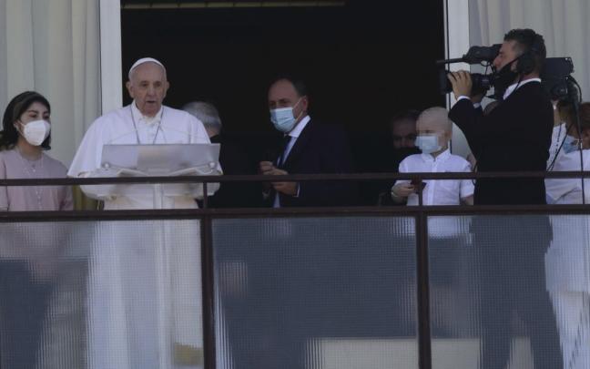 El Papa reza 'El Ángelus', desde el balcón del hospital Policlinico Gemelli, 11 de julio de 2021.