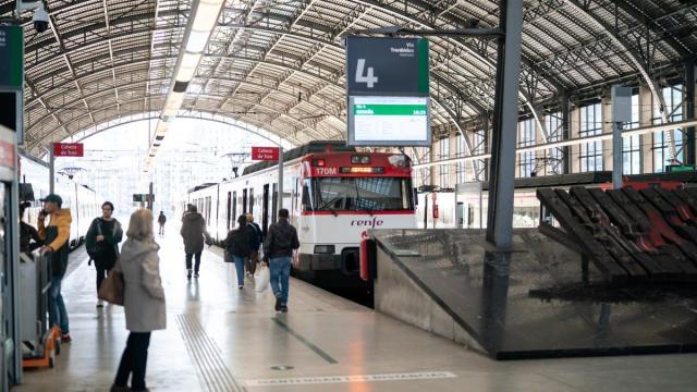Andenes de Cercanías de la Estación de Abando-Indalecio Prieto.