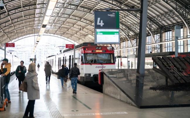 Andenes de Cercanías de la Estación de Abando-Indalecio Prieto.