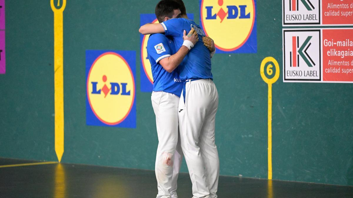 Murua y Gabirondo remontan a Peña II-Salaverri II en el Campeonato de Parejas Serie B.