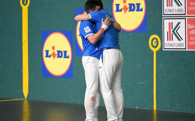 Murua y Gabirondo remontan a Peña II-Salaverri II en el Campeonato de Parejas Serie B.