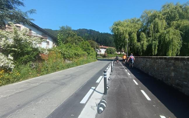 El nuevo bidegorri que comunica el puente de Torreauzo con Usako.