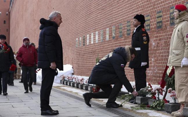 Ofrenda floral al cosmonauta Yuri Gagarin. / EFE Ofrenda floral al cosmonauta Yuri Gagarin.