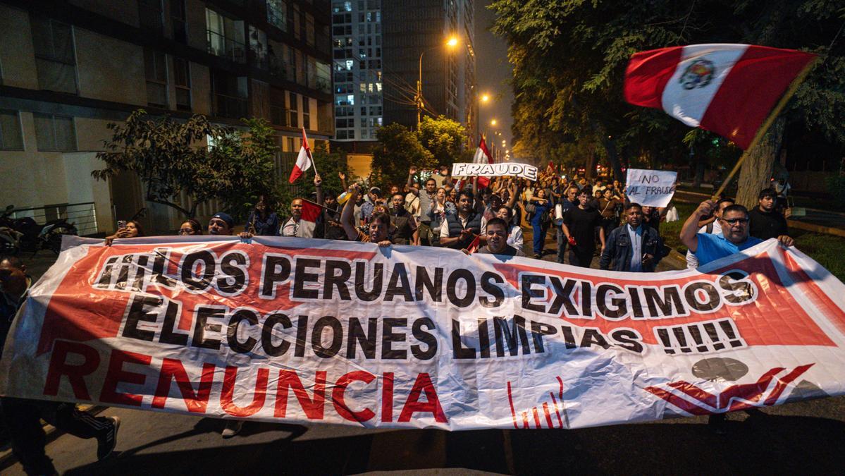 Una manifestación convocada por el candidato presidencial peruano ultraconservador Rafael López Aliaga.