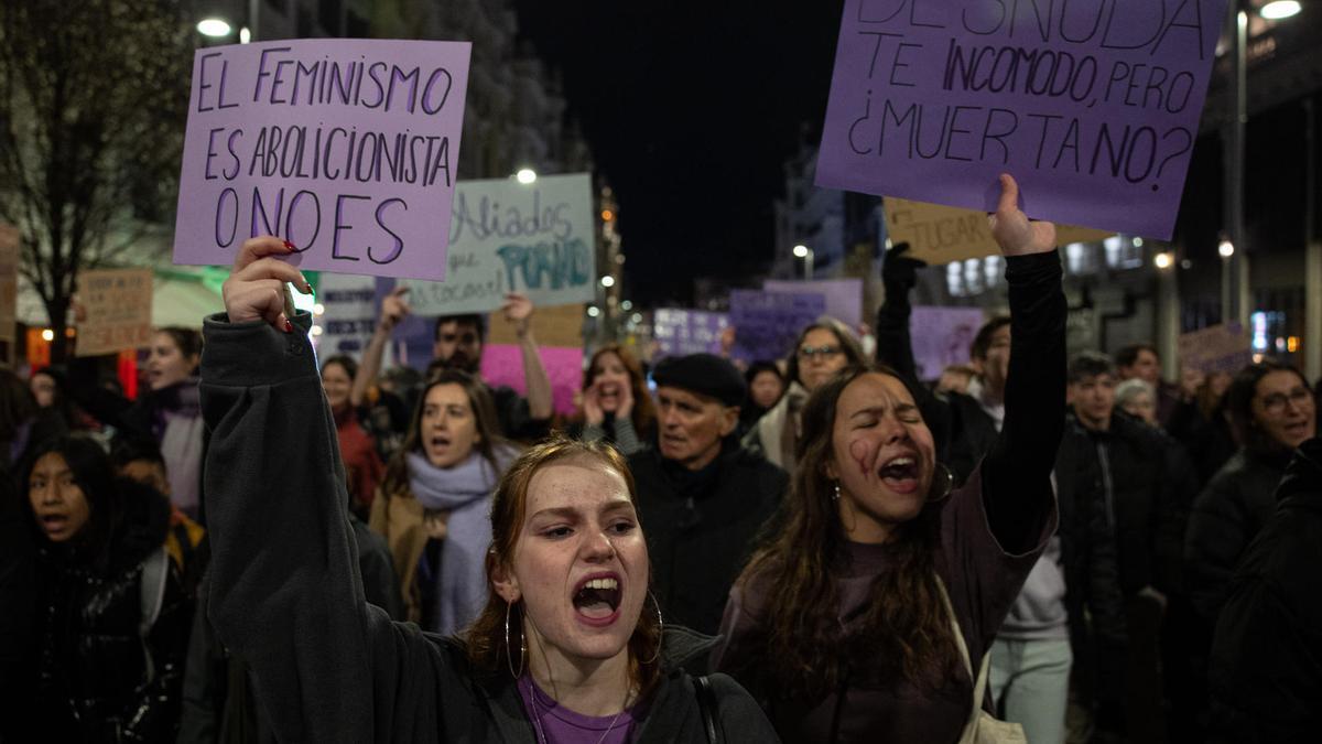 Miles de personas toman las calles de las principales ciudades del Estado en el 8M