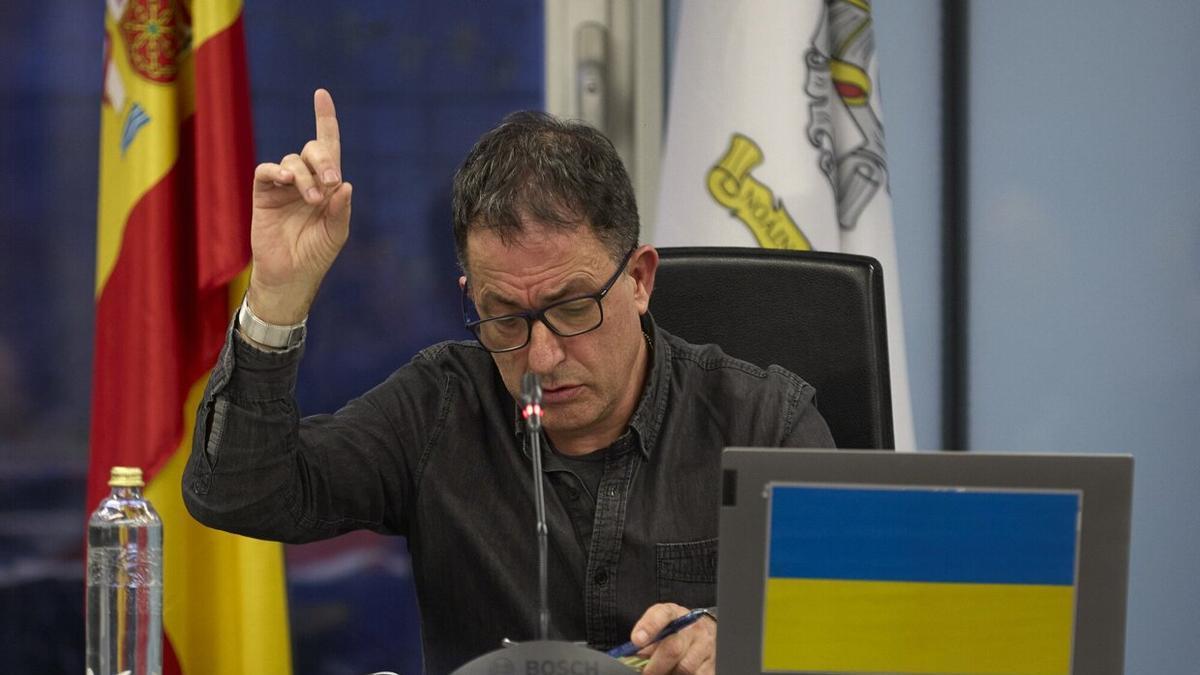 El alcalde de Noáin/Valle de Elorz, Sebastián Marco, durante un pleno del Ayuntamiento.