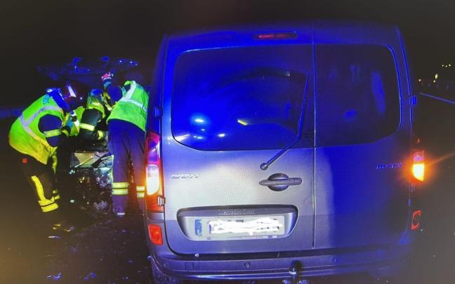 Vehículos siniestrados en Muíños (Ourense)