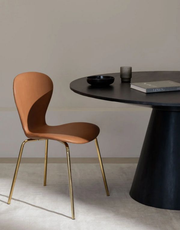 Silla de polipiel.