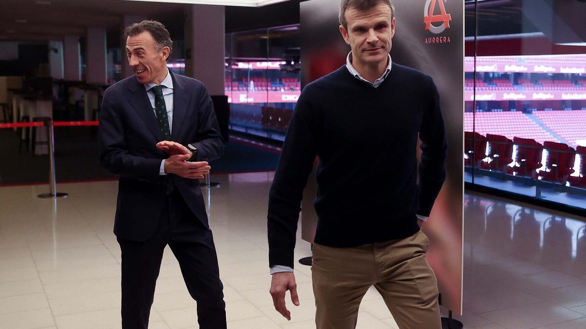 Jon Uriarte y Jon Berasategi, antes de presentar el plan de acción del Athletic