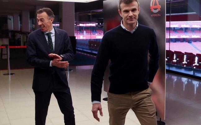 Jon Uriarte y Jon Berasategi, antes de presentar el plan de acción del Athletic