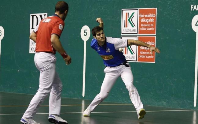 Peio Etxeberria y Zabaleta vencen a Elordi y Rezusta en el Astelena (12-22).
