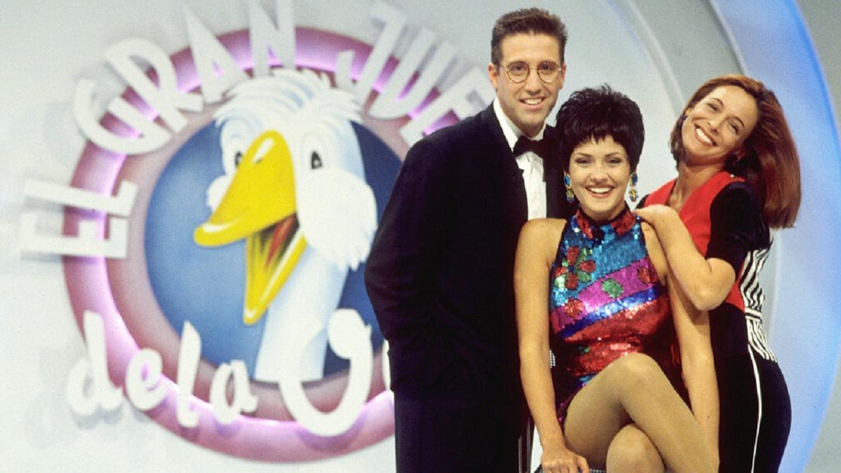 Emilo Aragón, Patricia Pérez y Lydia Bosch, junto al logo del programa.