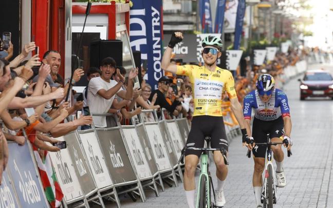 Paul Seixas, vencedor de la etapa en Eibar.