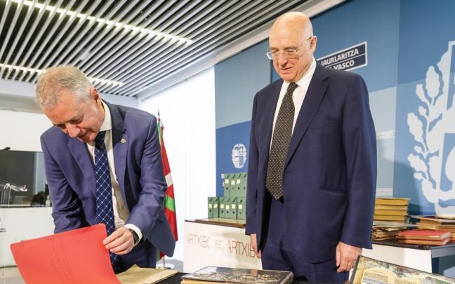 El lehendakari Urkullu ha participado en la entrega de documentos de la familia Sota al Archivo Histórico en un acto en el que ha participado Ramón de la Sota Zorraquin El lehendakari Urkullu ha participado en la entrega de documentos de la familia Sota al Archivo Histórico en un acto en el que ha participado Ramón de la Sota Zorraquin