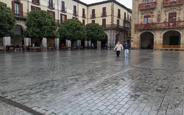 El arreglo de los adoquines de la Plaza para eliminar los desniveles de las rejillas ha sido el sexto proyecto más votado, que requerirá la mayor inversión..