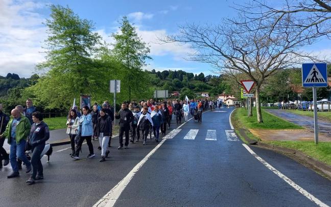 La manifestación partió desde La Arboleda y fue sumando más personas en Larreineta y Barrionuevo / NTM La manifestación partió desde La Arboleda y fue sumando más personas en Larreineta y Barrionuevo