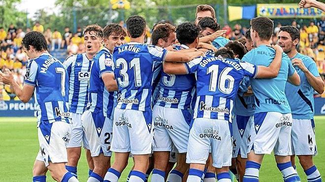 Los jugadores realistas celebran el gol de Kortajarena que ponía al Sanse 0-1 en Alcorcón. | FOTOS: REAL SOCIEDAD