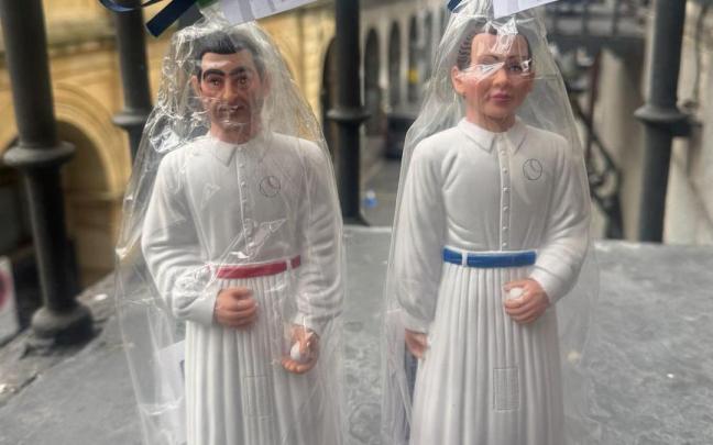 Las pequeñas figuras están esperando ya a sus primeros compradores.