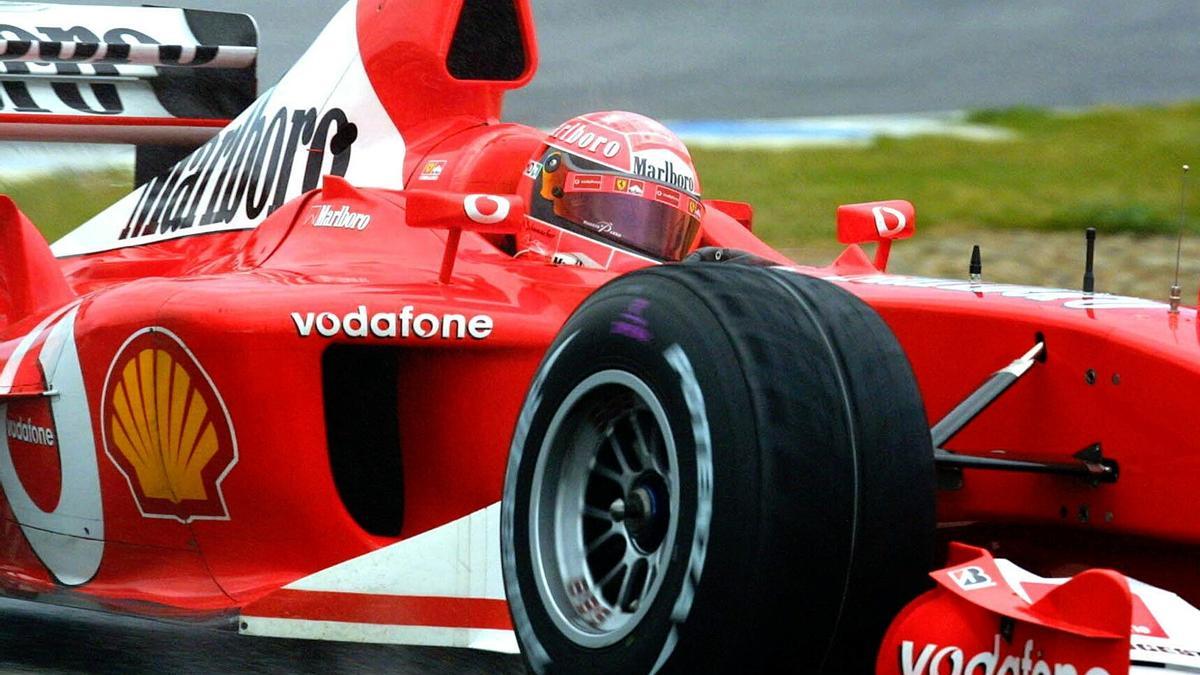 Michael Schumacher subido a su monoplaza